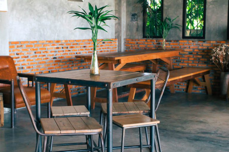 Cách tạo điểm nhấn khi chọn gạch ốp tường quán cafe