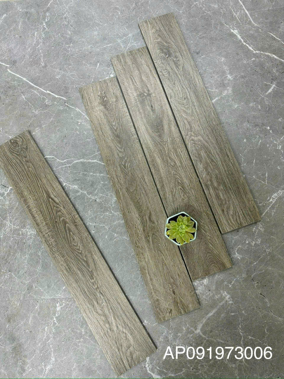 Tại sao gạch thẻ gỗ thường có giá cao hơn gạch ốp lát thông thường?